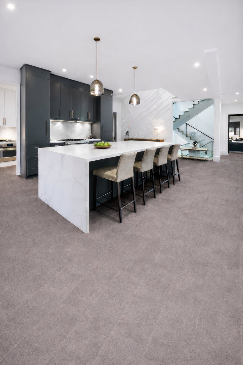 Modern kitchen with white island and Waterblock X Horu light taupe stone-look floor