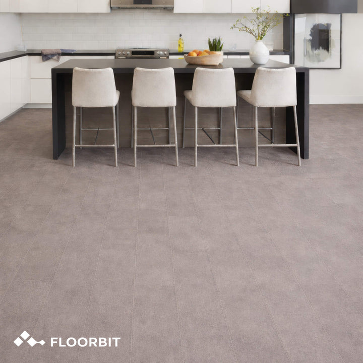Modern kitchen with a Waterblock X Horu light taupe stone-look floor and bar stools, featuring the brand 'Floorbit'.